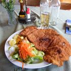 Die größten Schnitzel Tirols gibts im Alpengasthof Loas