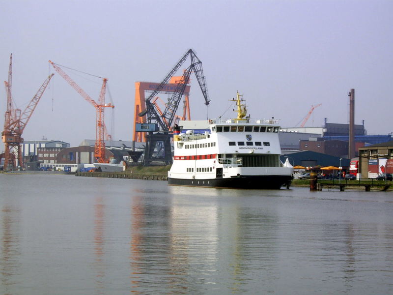 Die Groningerland liegt in Emden gegenüber dem Marinekai