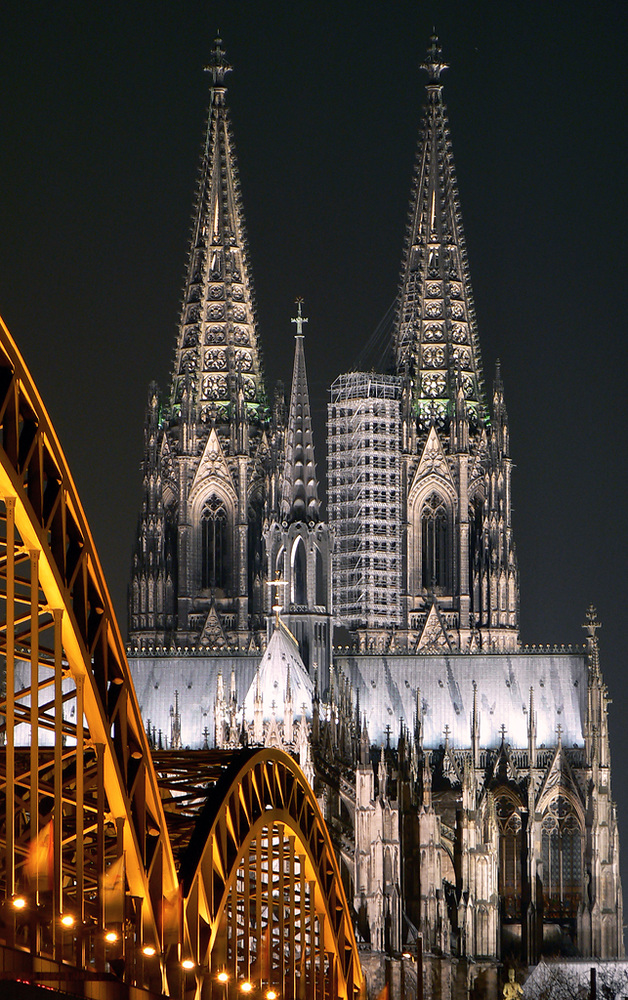 die große Kirche gegenüber von McDonalds (reload)