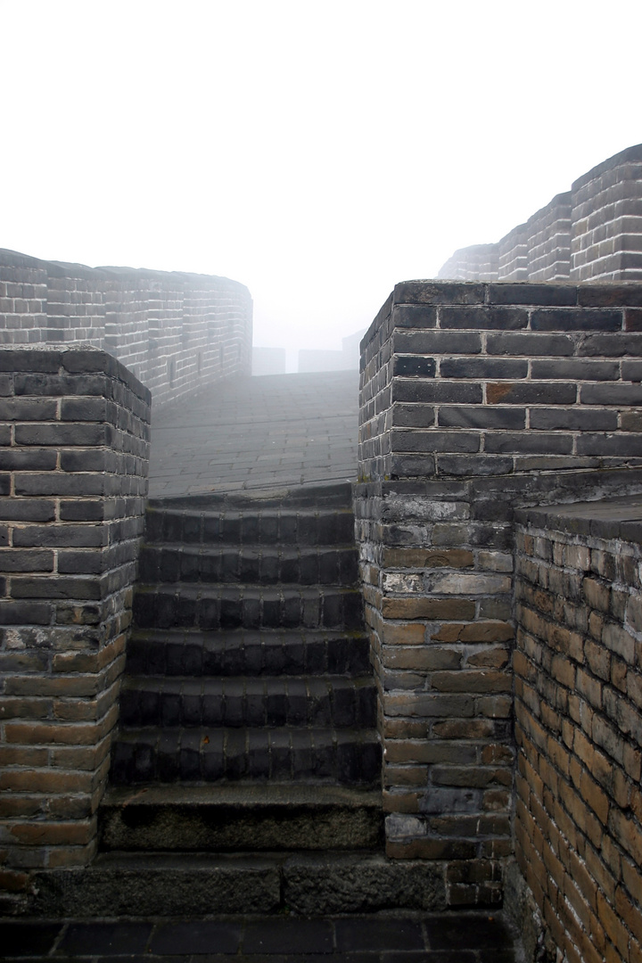 Die grosse Mauer im Nebel