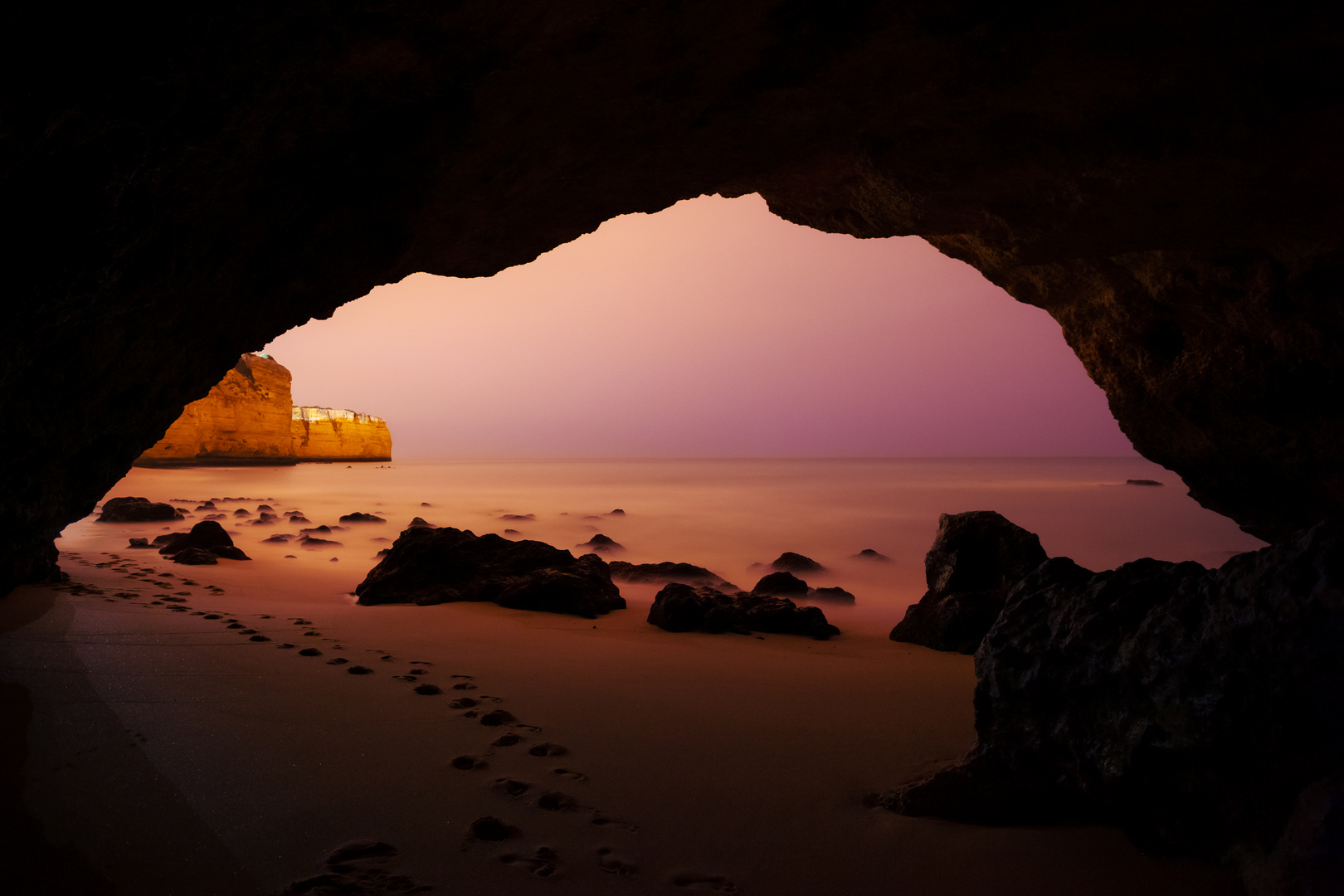 Die Grotte am Strand