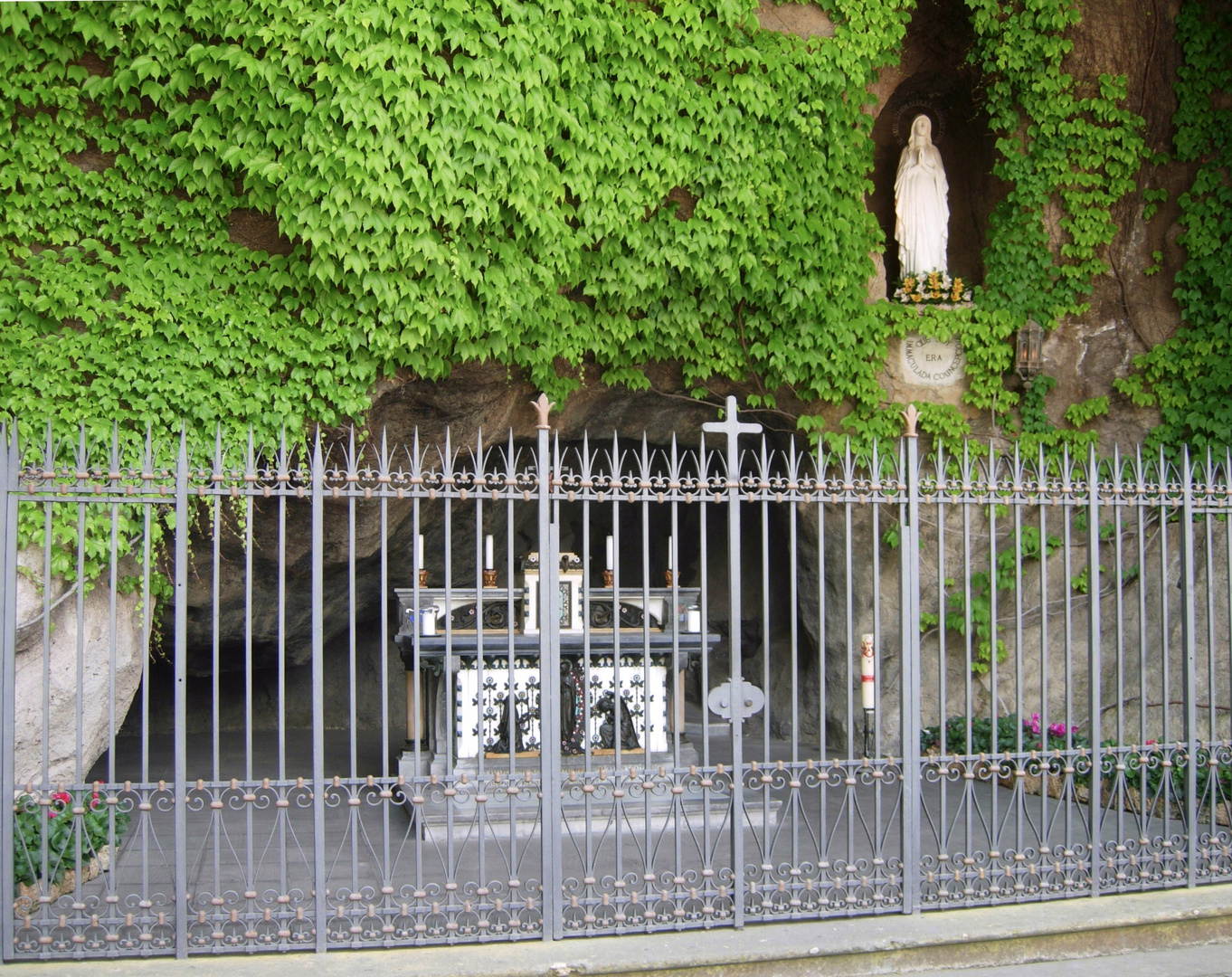 Die Grotte von Lourdes im Vatikan