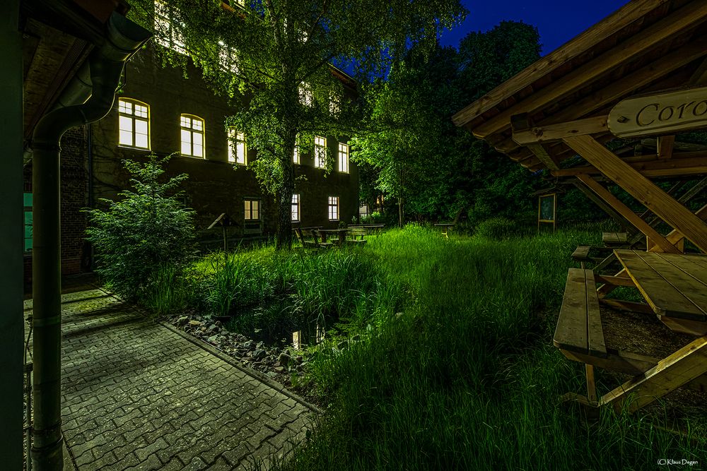 Die grüne Ecke hinter dem Altbau... Foto & Bild architektur