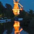 Die grüne Mühle in Greetsiel zur blauen Stunde