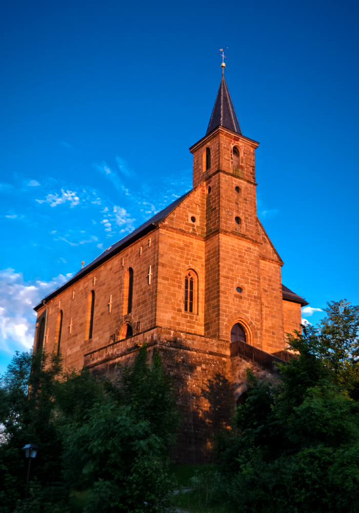 Die Gügelkirche in der Abendsonne