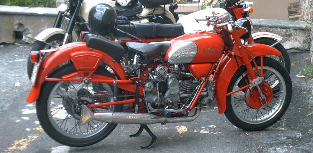 Die Guzzi wartet