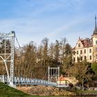 Die Hängebrücke in Grimma und oberhalb die Gattersburg