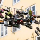 Die hängenden Schuhe in der Norderstraße