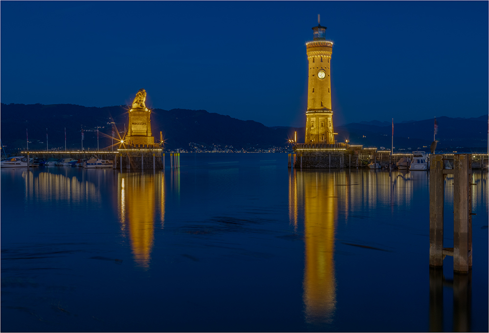 Die Hafeneinfahrt von Lindau Bodensee