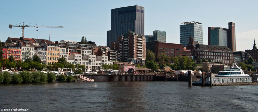 Die Hafenstrasse und die Skyline von St. Pauli