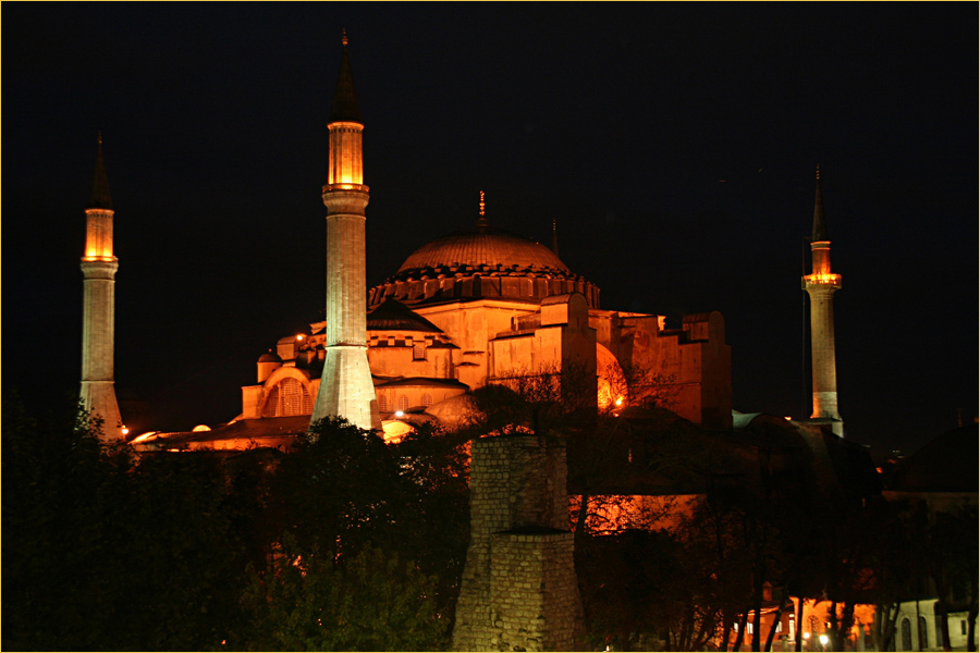 Die Hagia Sophia am Abend.......Märchen aus 1001 Nacht