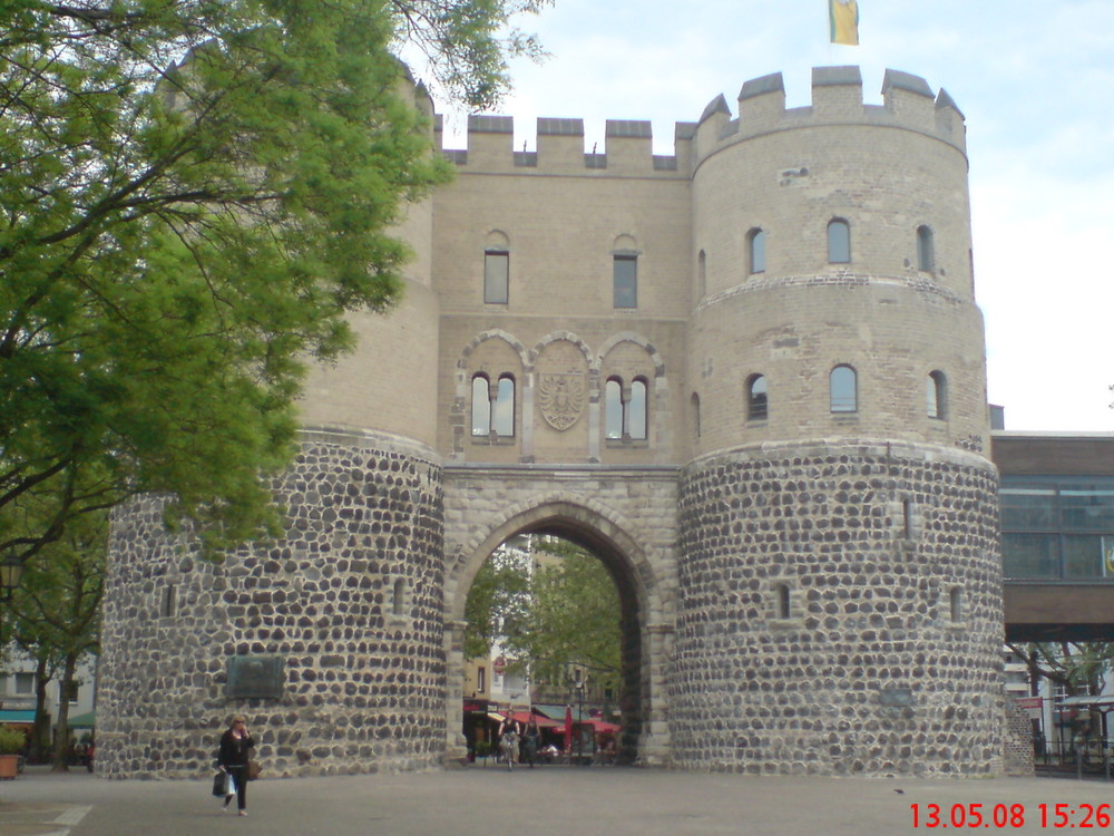 Die Hahnentorburg in Köln