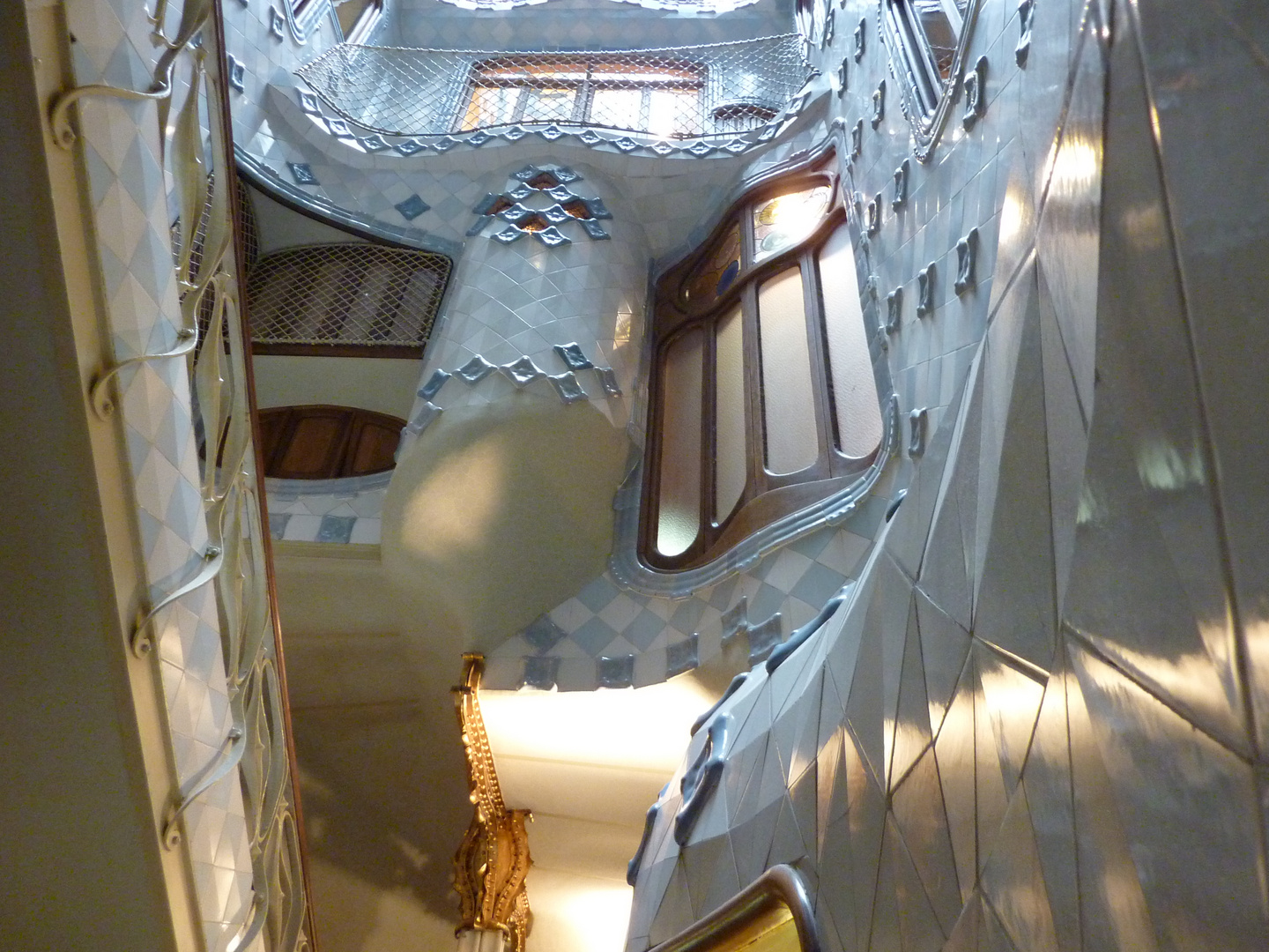 Die Halle im Haus Casa Batlló von Gaudi in Barcelona