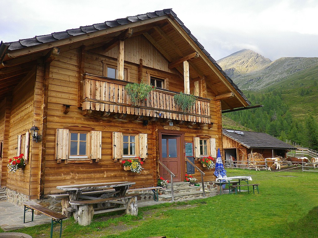 Die "Halterhütte" auf der Wenneberger Alm im Drautal.