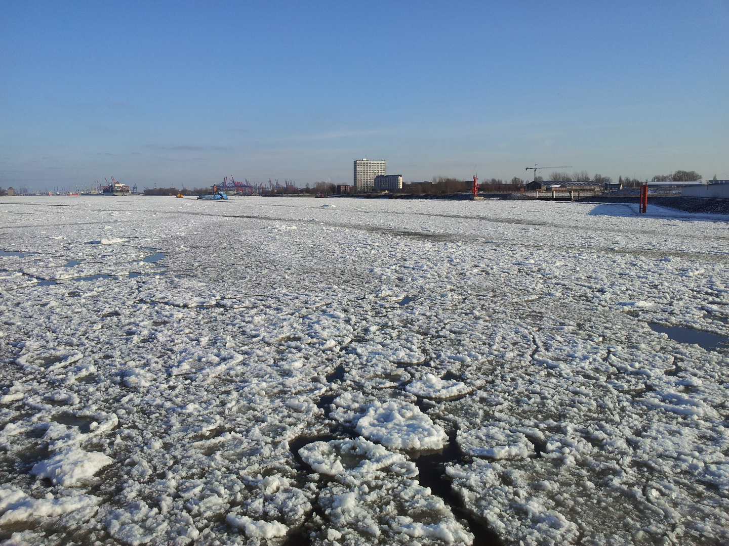 Die Hamburger Elbe im Winter 2011/2012