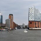 Die Hamburger Hafencity mit Elbphilharmonie am Hafengeburtstag 2023