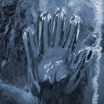 die Hand aus dem Eis II