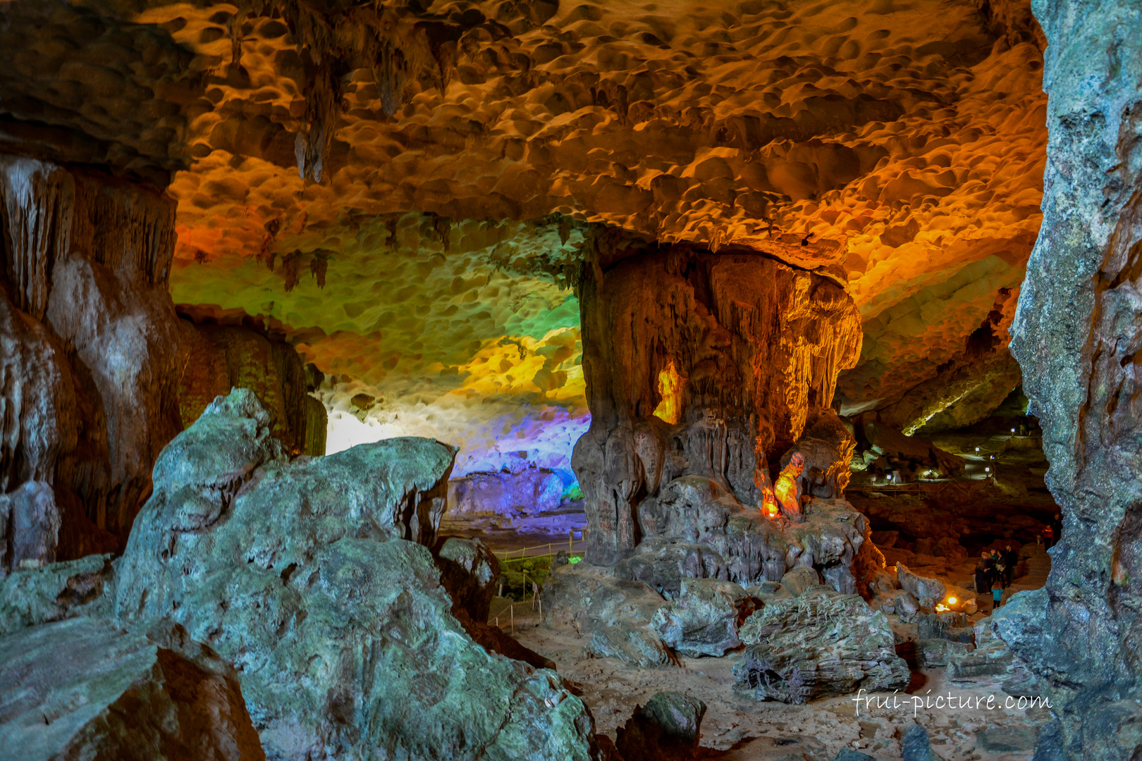 Die Hang Dau Go Höhle in der Halong Bucht - Vietnam