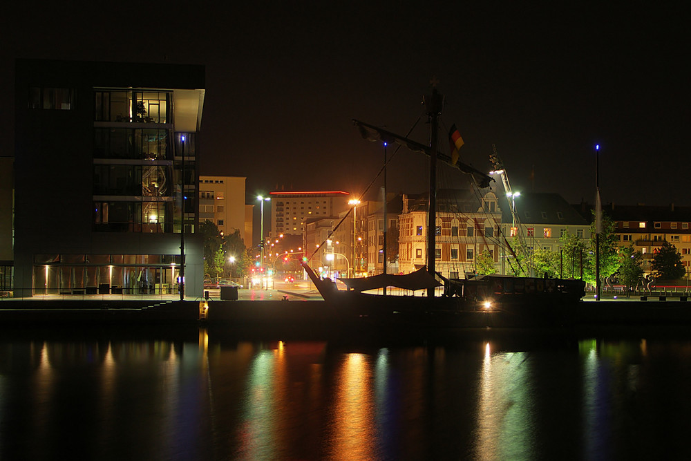 Die "Hanse Kogge" im "Neuen Hafen" von Bremerhaven.