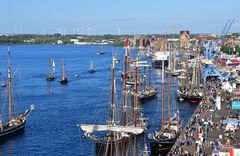 Die Hanse Sail 2023 vom Riesenrad im Rostocker Stadthafen