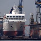 die "HANSEATIC"  im Dock und der Fotograf