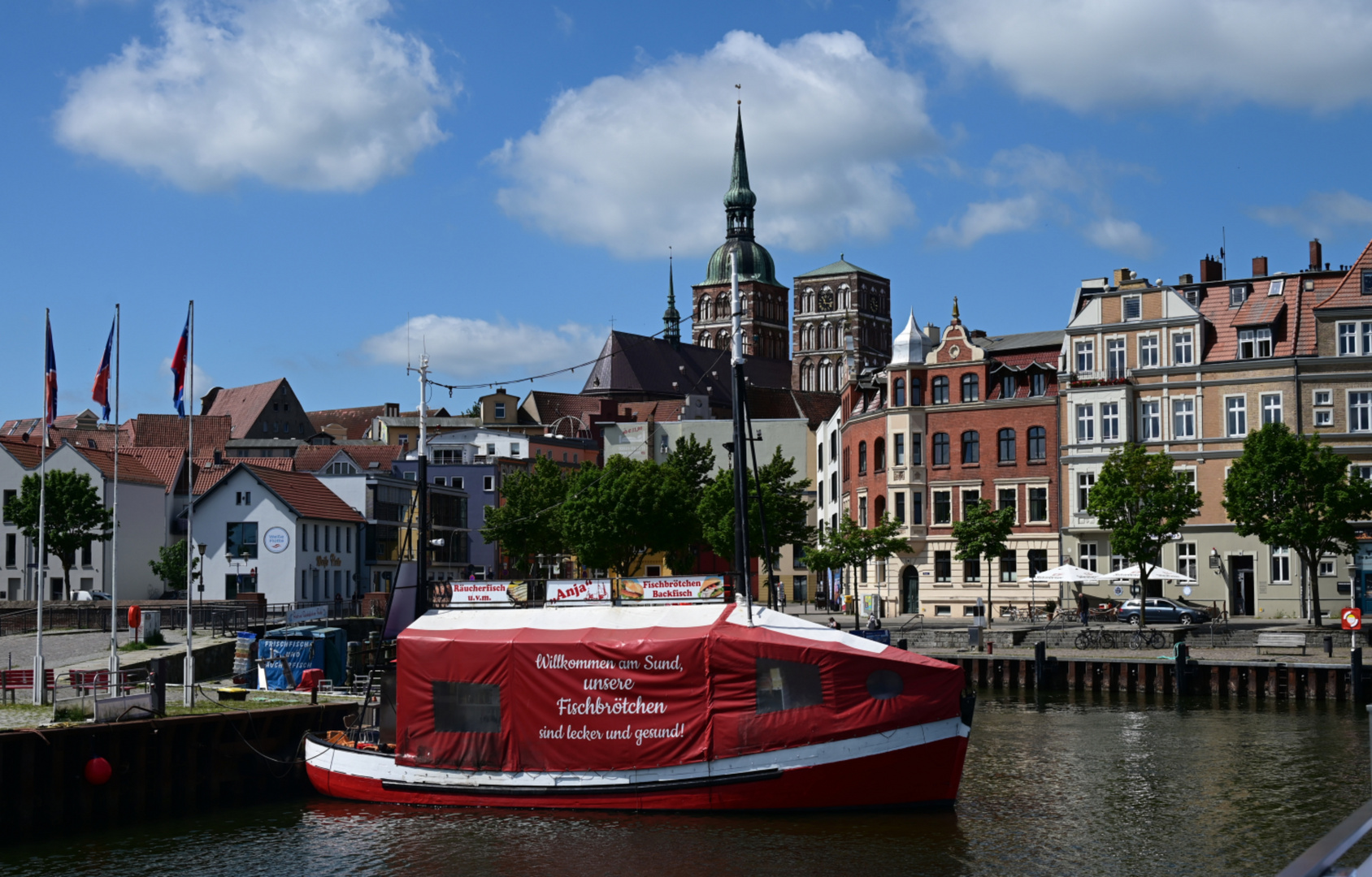 *;-) ... die Hansestadt Stralsund ist schön und die Fischbrötchen lecker ...*;-) ...