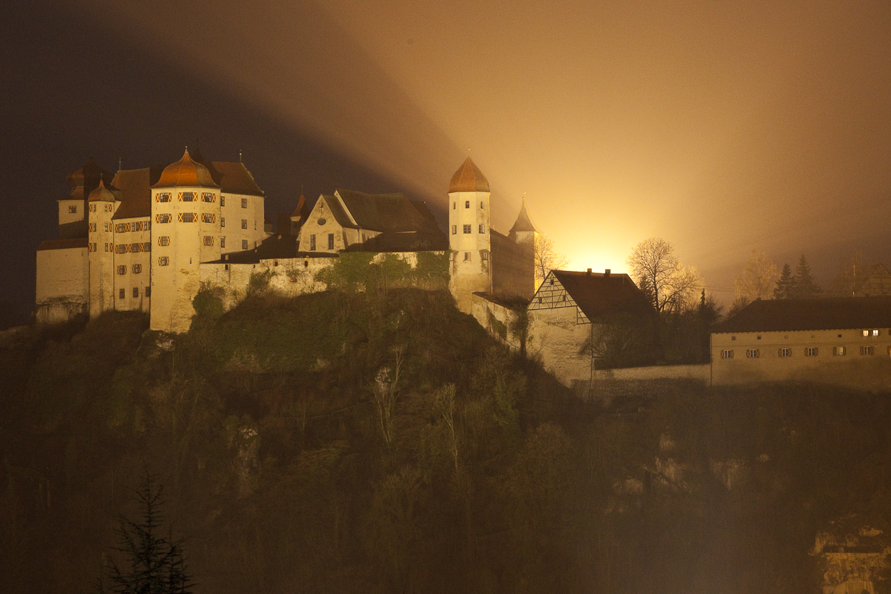 Die Harburg bei Nacht