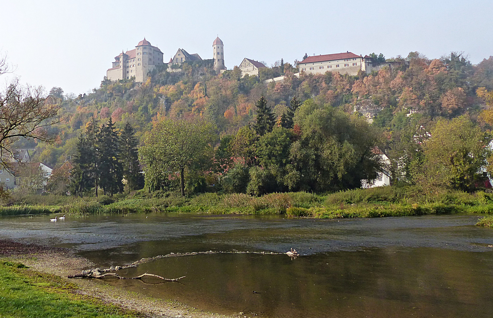 Die Harburg im Herbst