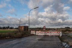 die Hauptstrasse ins Städtchen nach Immerath gesperrt, Immerath wurde abgerissen