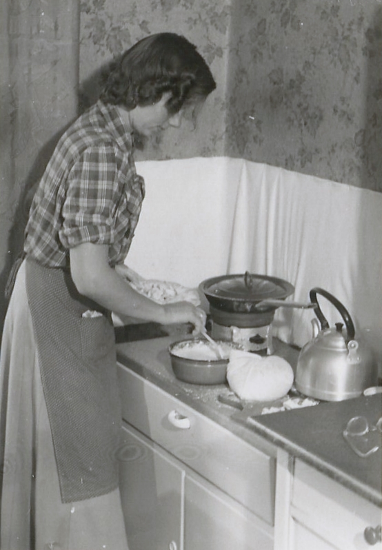 die Hausfrau um 1946 Foto & Bild | alte berufe, specials, spezial Bilder auf fotocommunity
