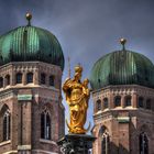 Die heilige Frau vor der Frauenkirche