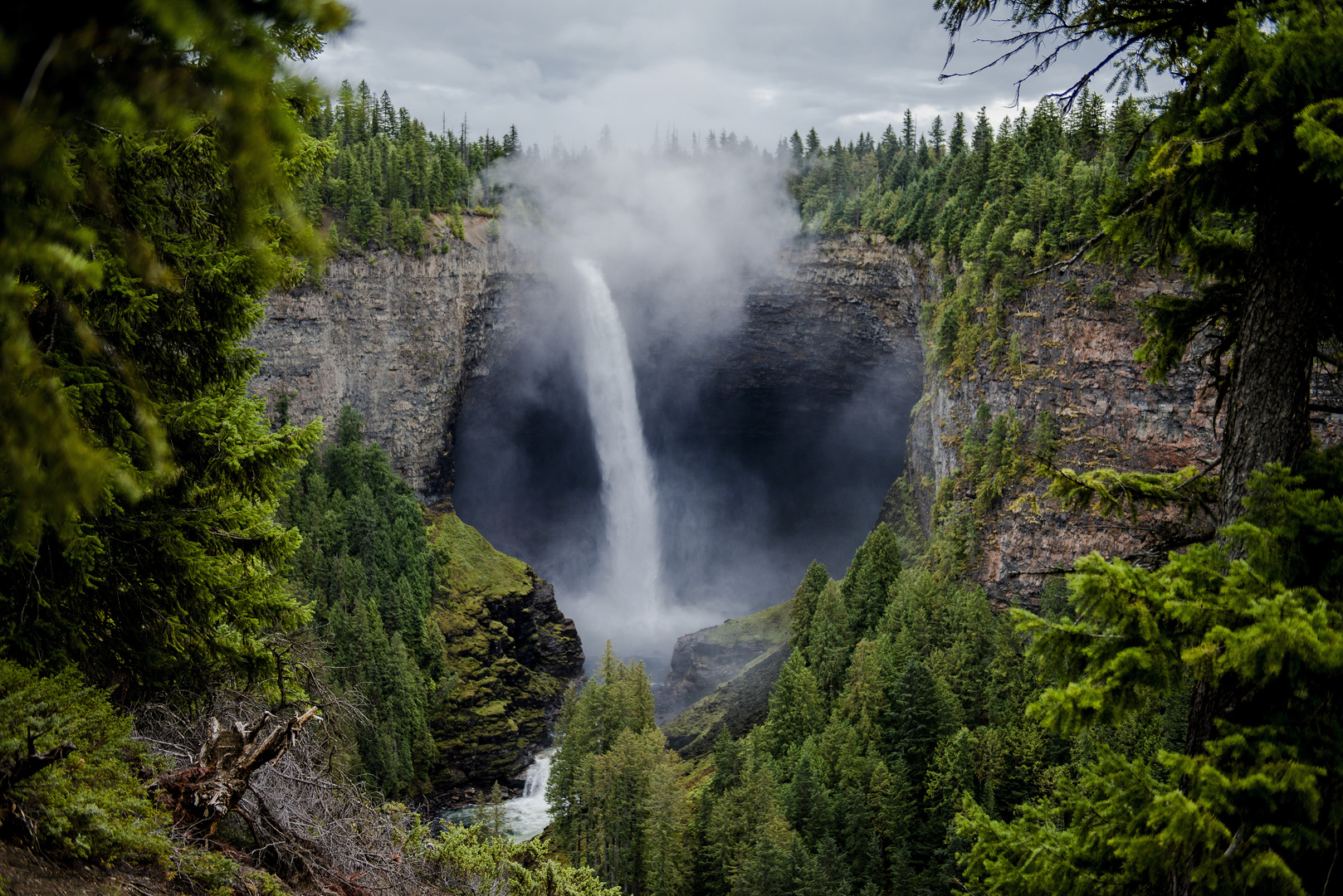 Die Helmcken Falls im Wells Gray Provincial Park