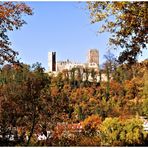 Die Henneburg im Maintal vor einem sonnigen Herbsttag 2021