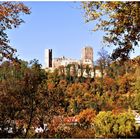 Die Henneburg im Maintal vor einem sonnigen Herbsttag 2021