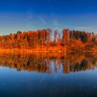 Die herbstfarbene Spiegelung