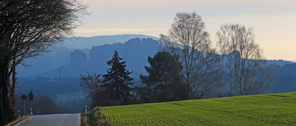 Die herrlichen Schrammsteine waren mir auch diese Gegenlichtaufnahme wert...