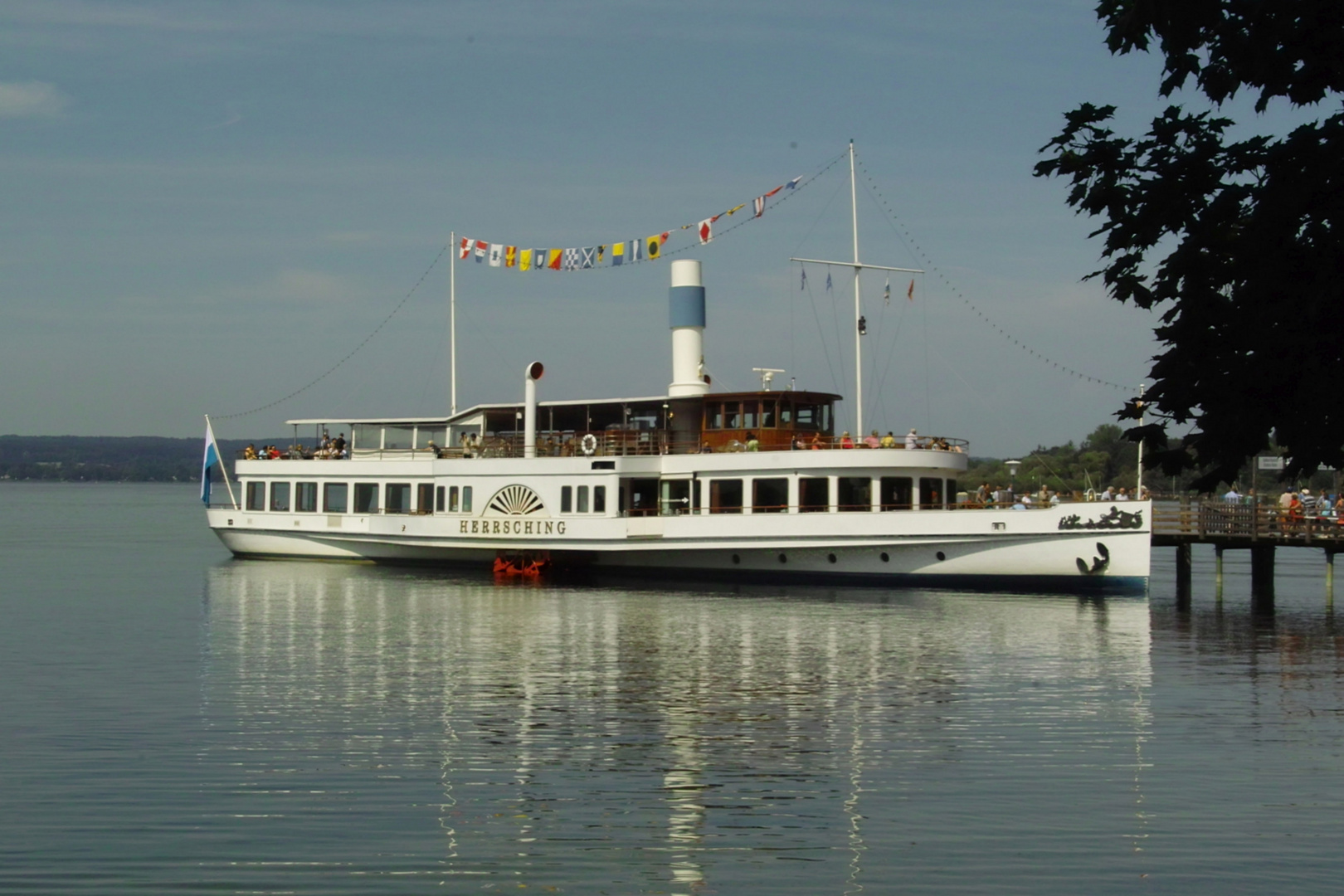 Die Herrsching,sie schwimmt auf dem Ammersee. Oberbayern