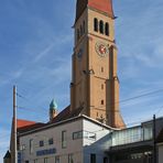 Die Herz-Jesu-Kirche und das Kaufhaus Konrad