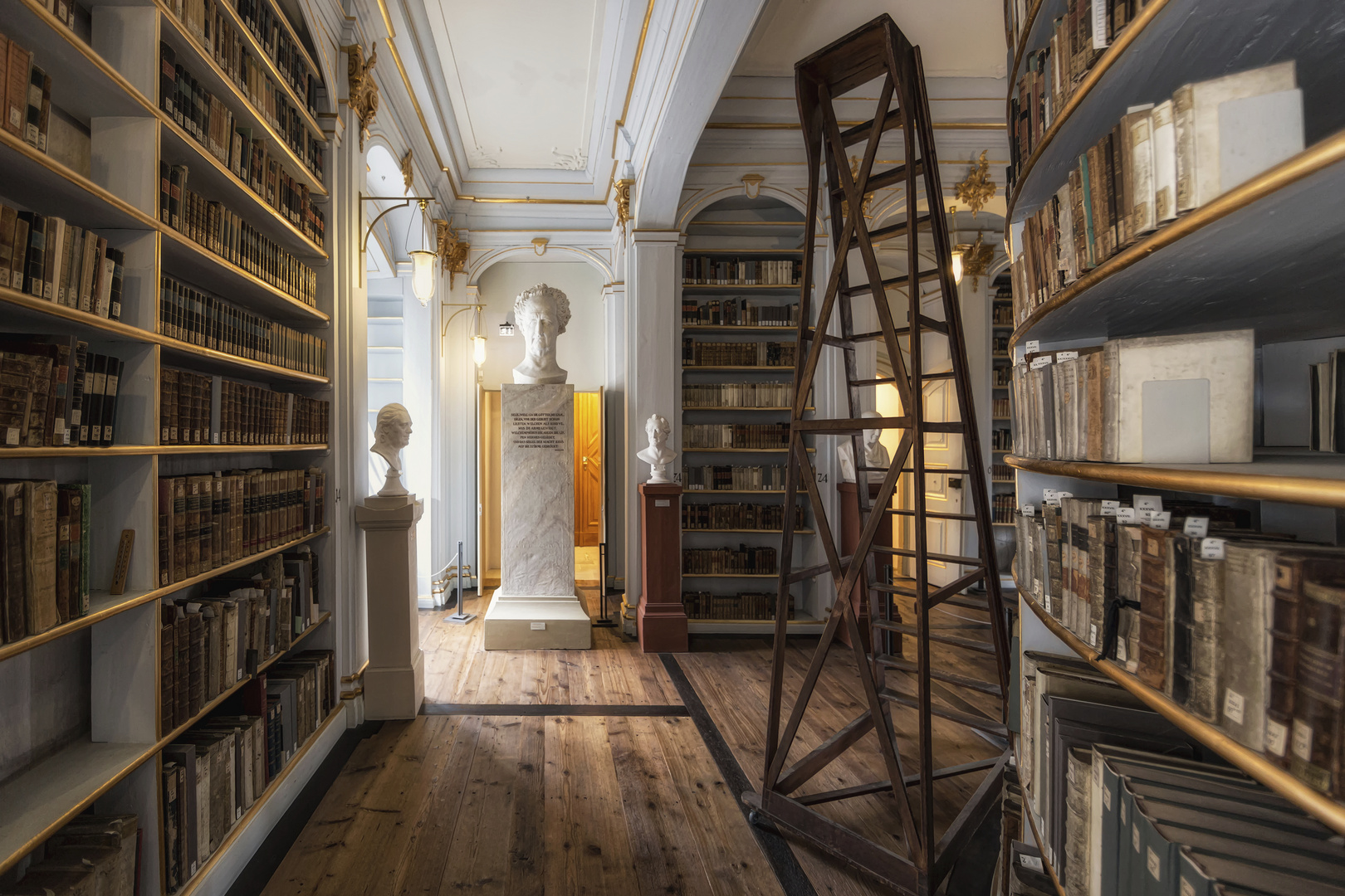 Die Herzogin Anna Amalia Bibliothek Ii Foto Bild Architektur Profanbauten Bildungsanstalten Bilder Auf Fotocommunity