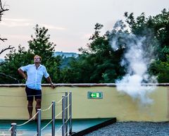 Die Hexe hat das Gespräch mit dem Intendanten Dietmar Kerschbaum beendet