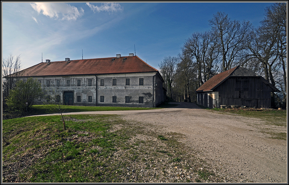 Die " Hinterseite " von Schloss Wolfsegg...