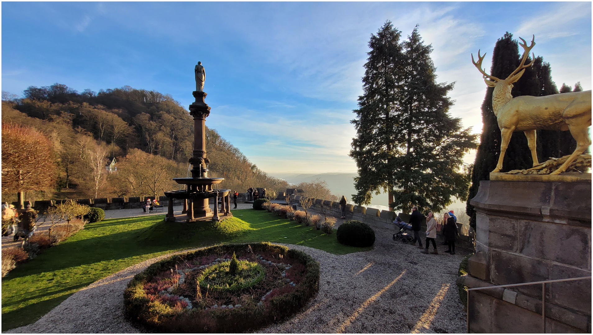 Die Hirsche vor der Drachenburg (I)