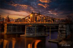   Die historische Drehbrücke in Krefeld-Linn ...