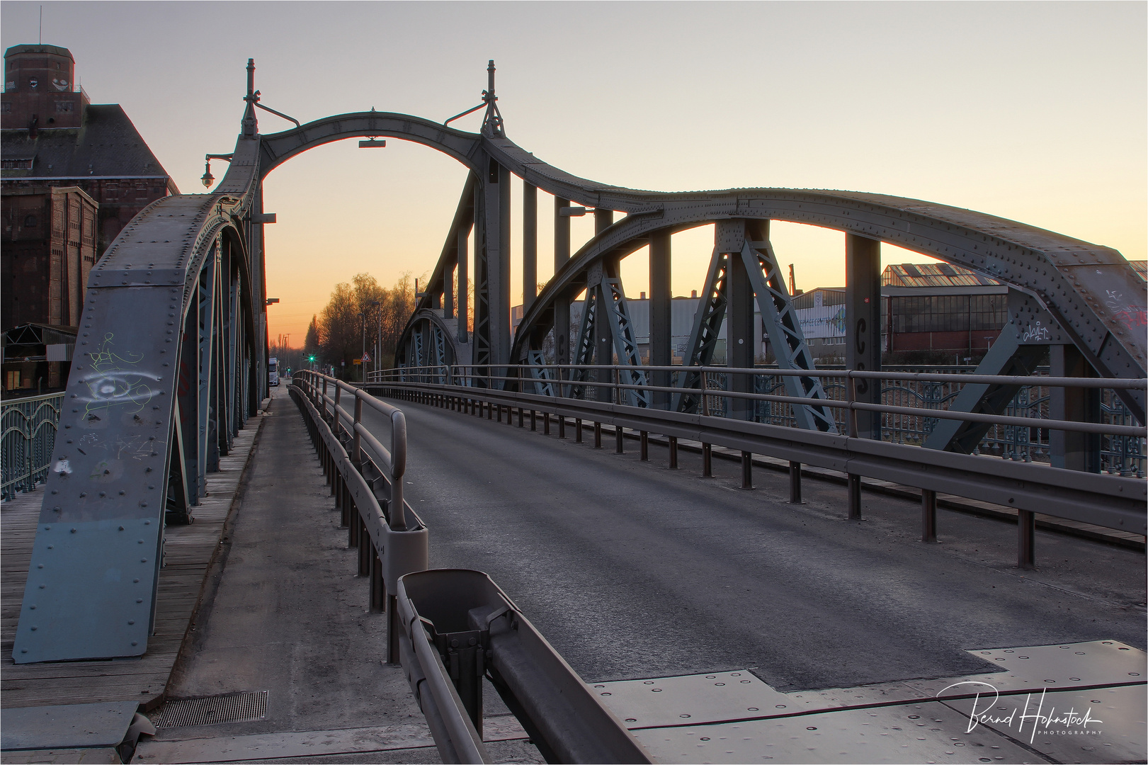 Die historische Drehbrücke in Krefeld-Linn ...