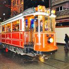 Die historische Straßenbahn auf der Istiklal Caddesi