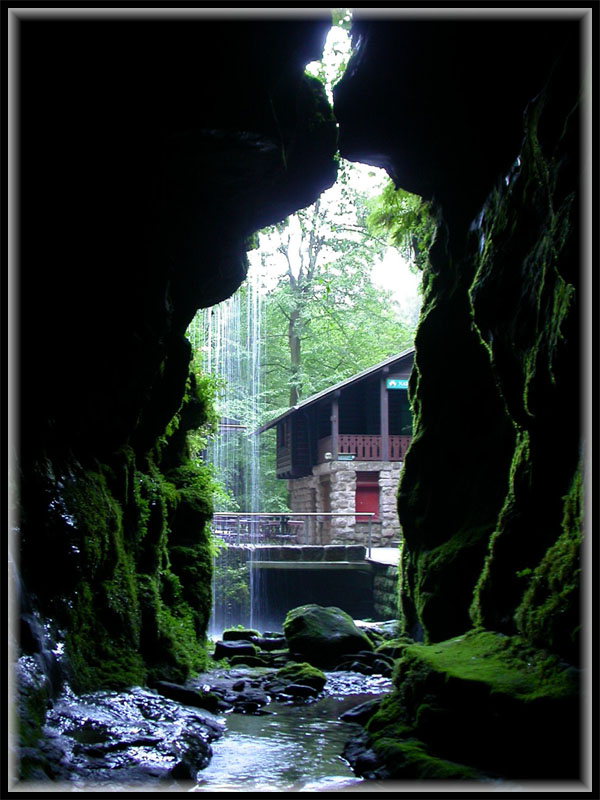 Die Höhle