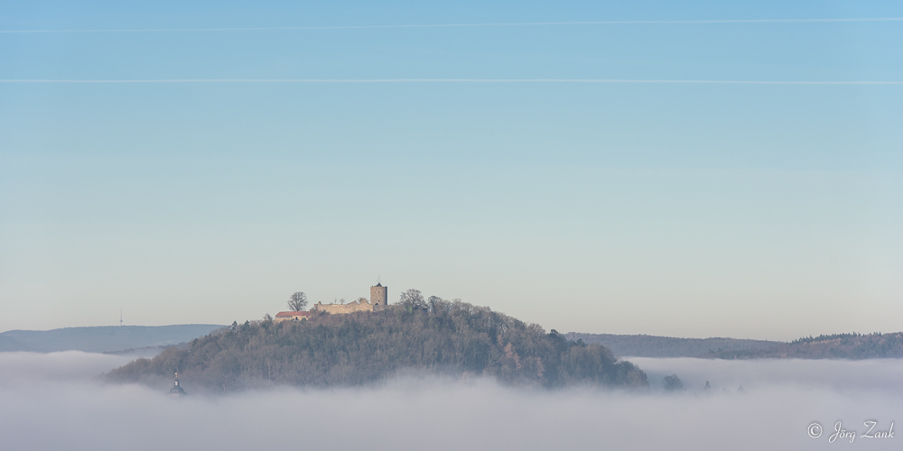 Die Hohenburg im Nebelmeer