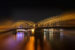 Die Hohenzollernbrücke im "Glanz"
