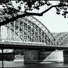 Die Hohenzollernbrücke in Köln.....