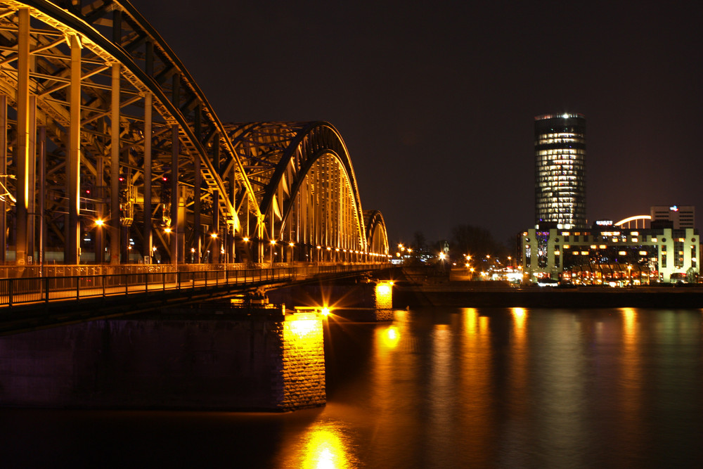 die Hohenzollernbrücke mal andersrum